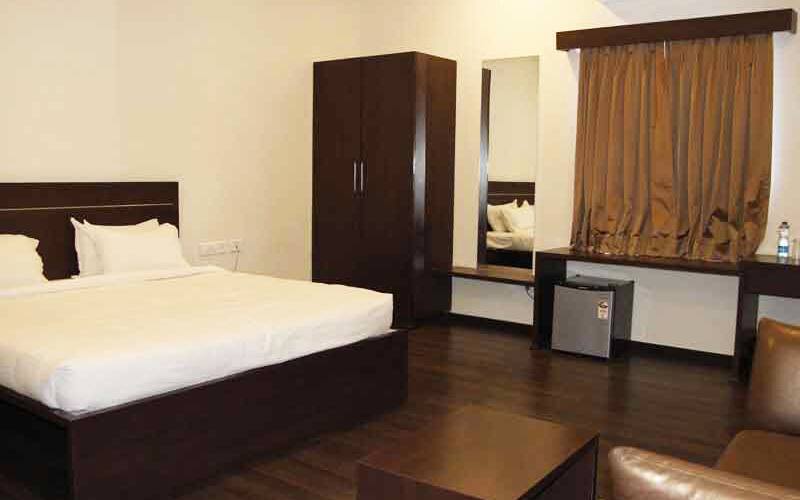 Hotel Somisetty Landmark, Razole 5